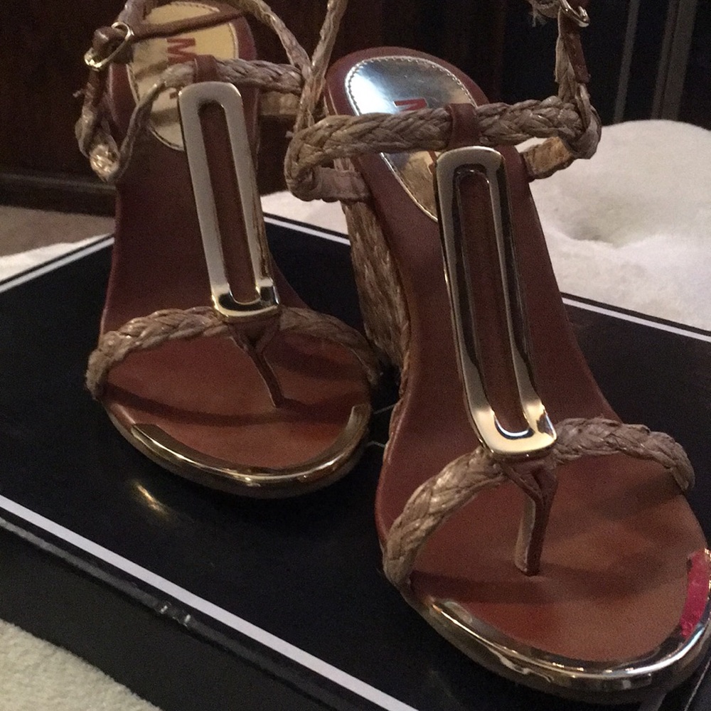 Mia wedges